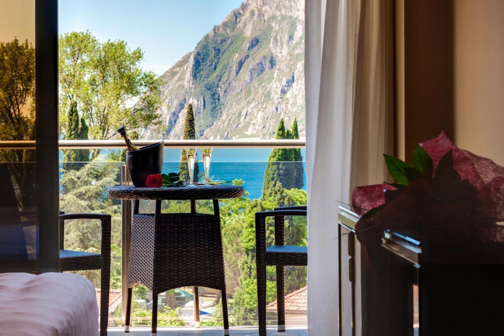 Garda Suite Hotel - Tonelli Hotels Riva del Garda Exterior foto